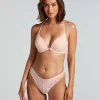 Ali Thong - Pink
