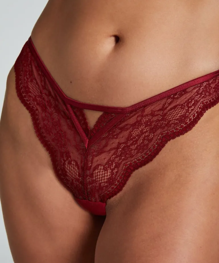 Isabelle Cheekini - Red