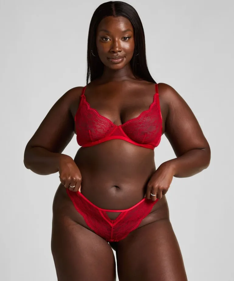 Isabelle Cheekini - Red