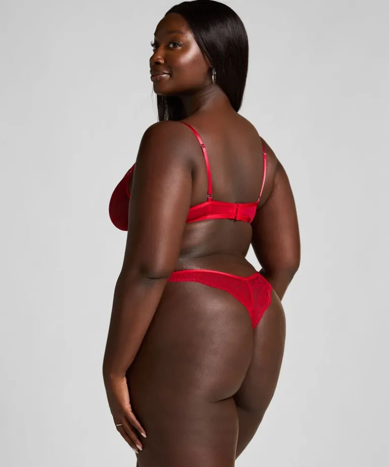 Isabelle Cheekini - Red